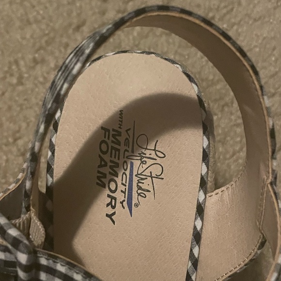 Lifestride Memory Foam Sandal. New in box. Black and white checked. - Picture 7 of 7